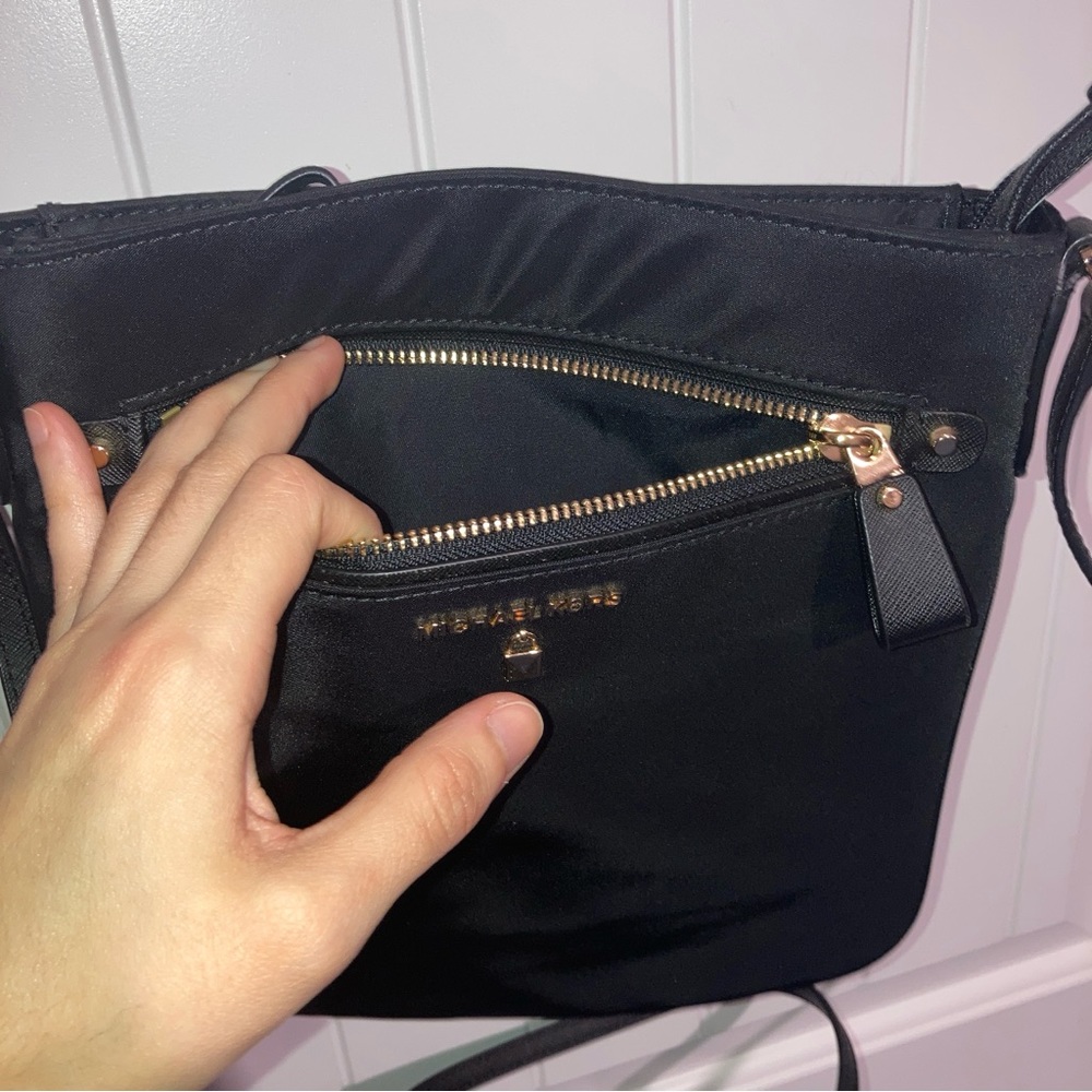 🆕 Michael Kors Kelsey Nylon Minimalist Black Crossbody Bag - Picture 9 of 13